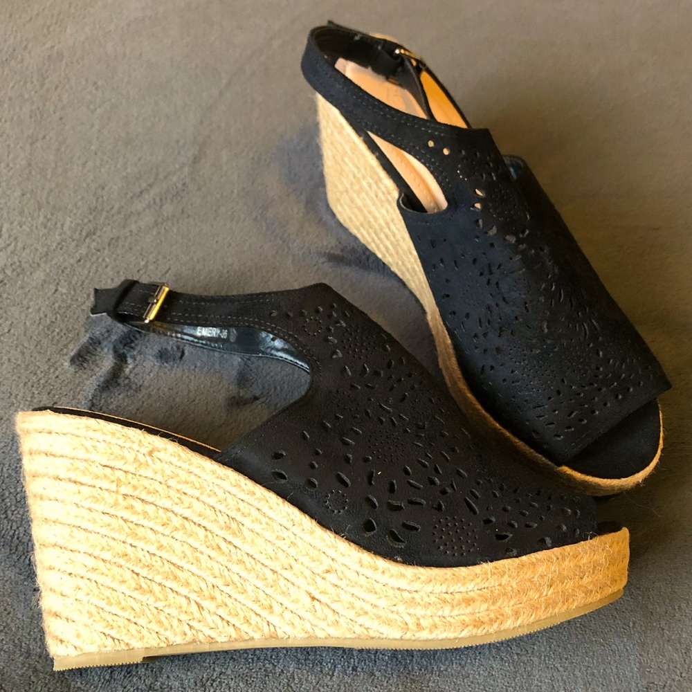 Refresh 🖤 Peep toe Wedge